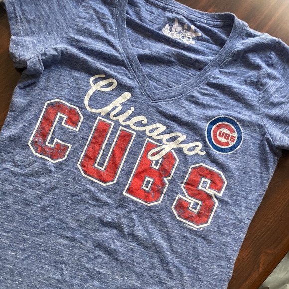 🌲 Chicago CUBS Womens Vneck Distressed shirt size medium - Picture 2 of 4